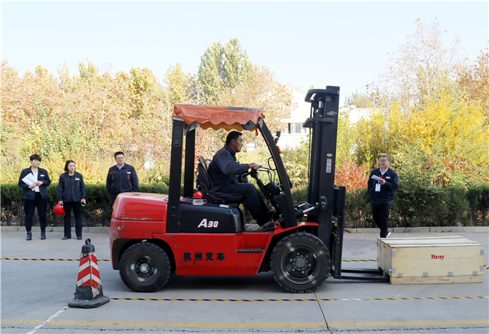 1030亚美am8ag旗舰厅化学职业技能大赛报道02.JPG