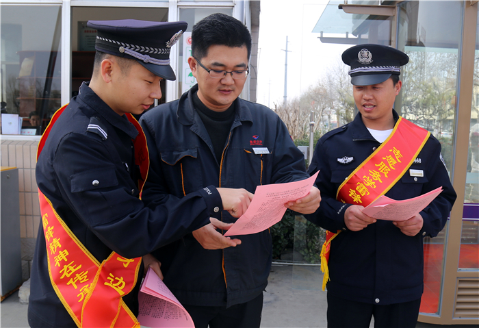 2019.03.04亚美am8ag旗舰厅化学稿件：学习雷锋我先行 志愿精神“薪火”传——亚美am8ag旗舰厅化学“学雷锋志愿服务”活动拉开序幕03.jpg