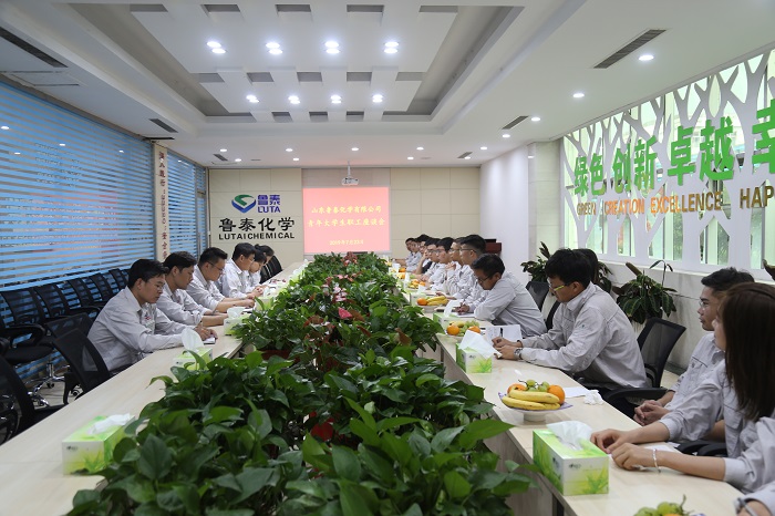 亚美am8ag旗舰厅化学召开青年大学生职工座谈会1.JPG